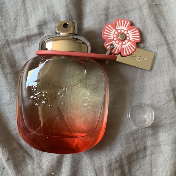 Coach floral blush perfume - Picture 2 of 6